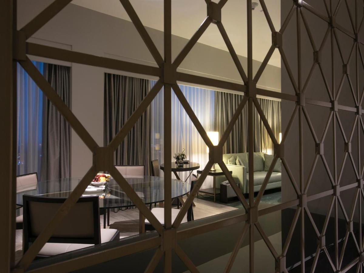Hyatt Regency Al Kout Mall Kuwait City Exterior foto The interior of a suite at the Mandarin Oriental, Munich