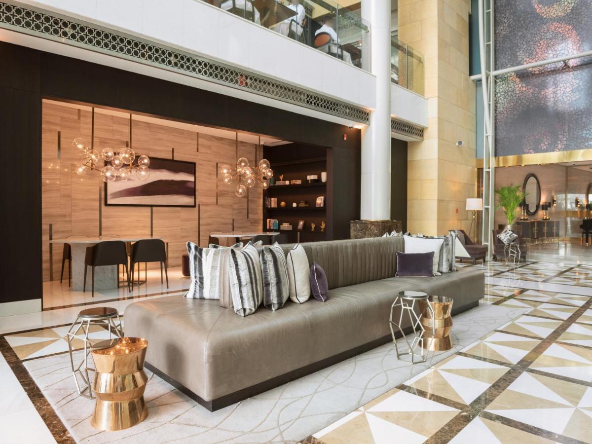 Hyatt Regency Al Kout Mall Kuwait City Exterior foto The lobby of the hotel