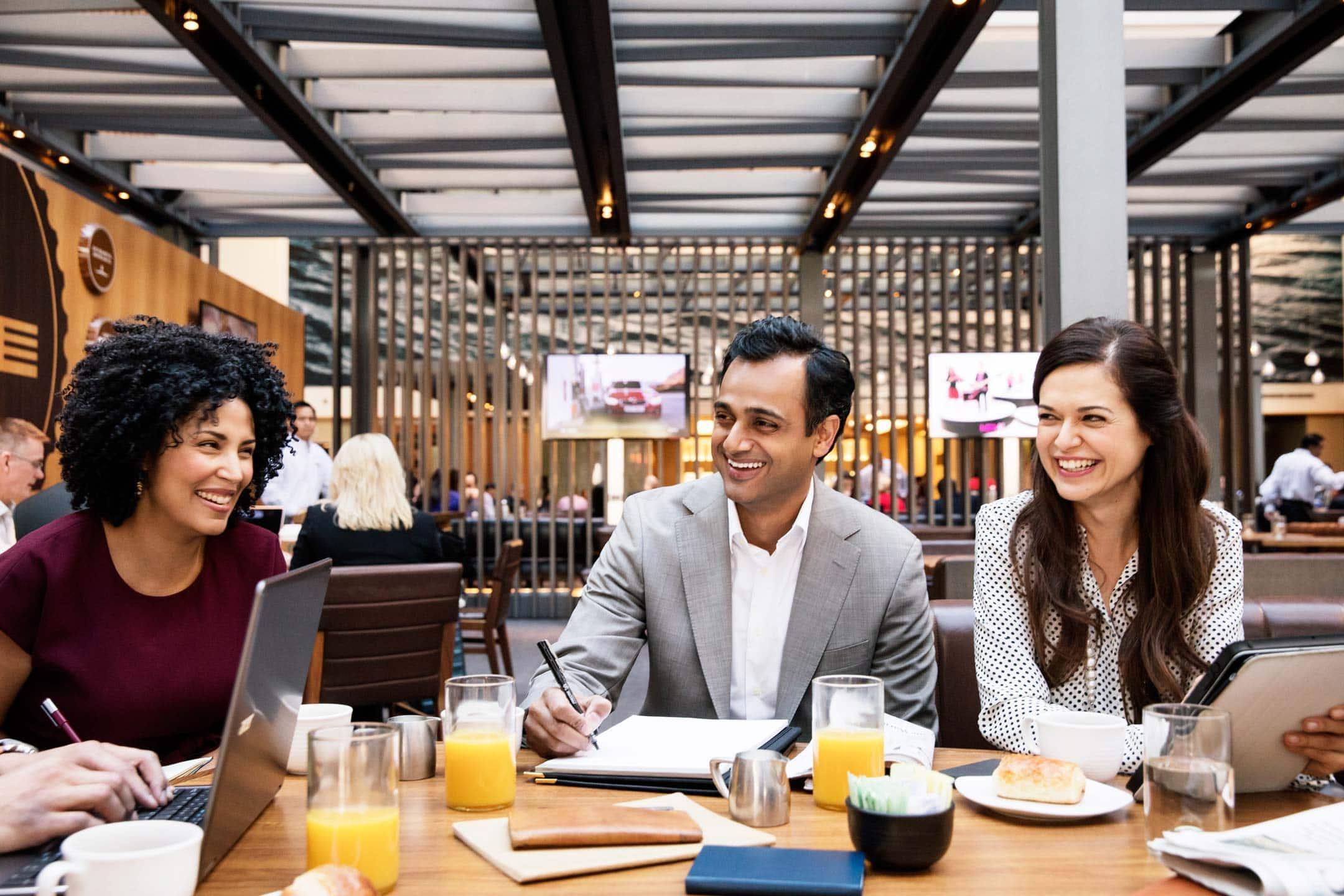 Hyatt Regency Al Kout Mall Kuwait City Exterior foto A meeting at the airport