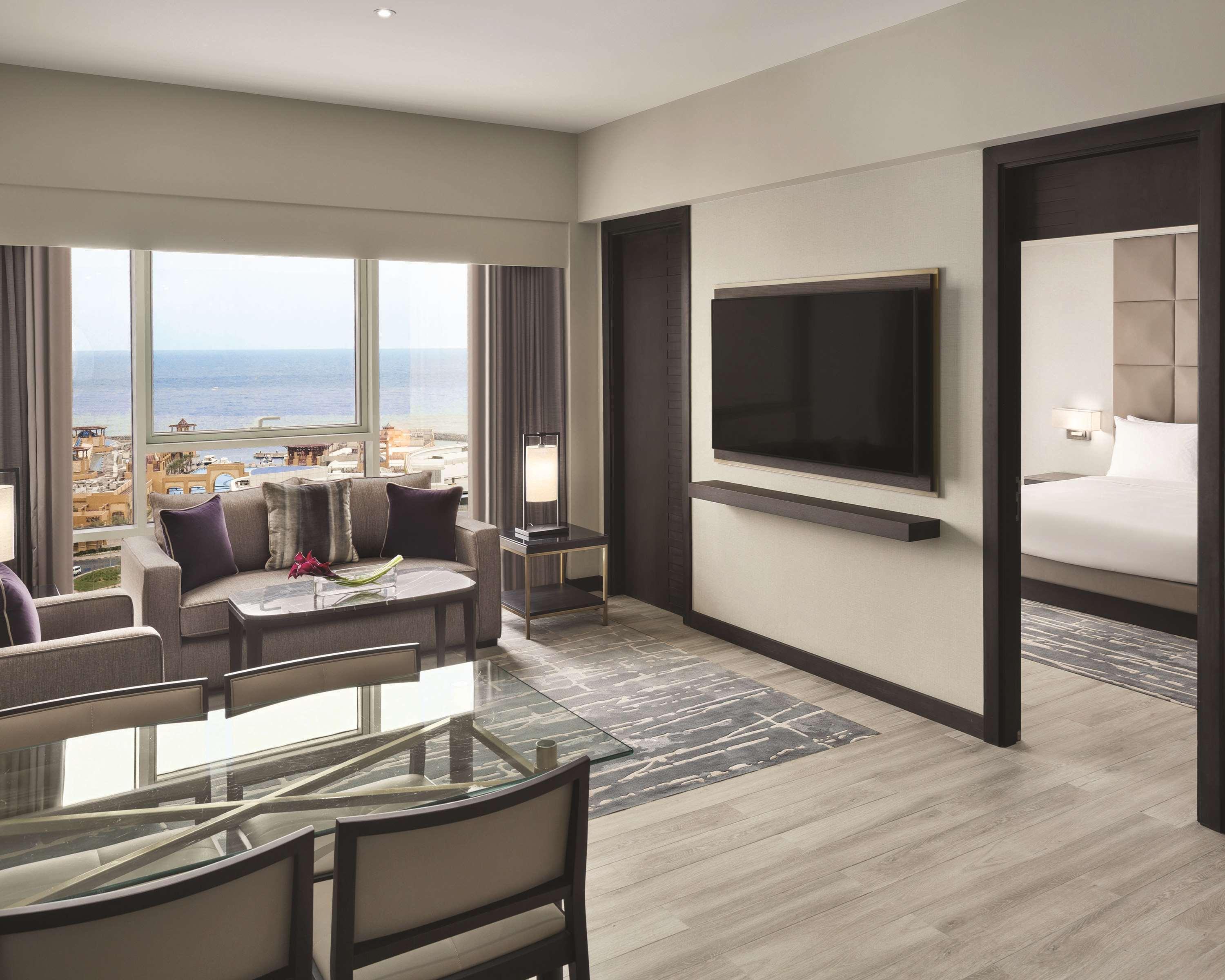 Hyatt Regency Al Kout Mall Kuwait City Exterior foto A suite at the hotel
