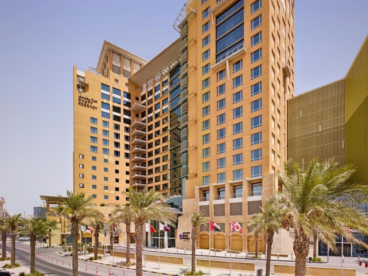 Hyatt Regency Al Kout Mall Kuwait City Exterior foto The hotel in 2011