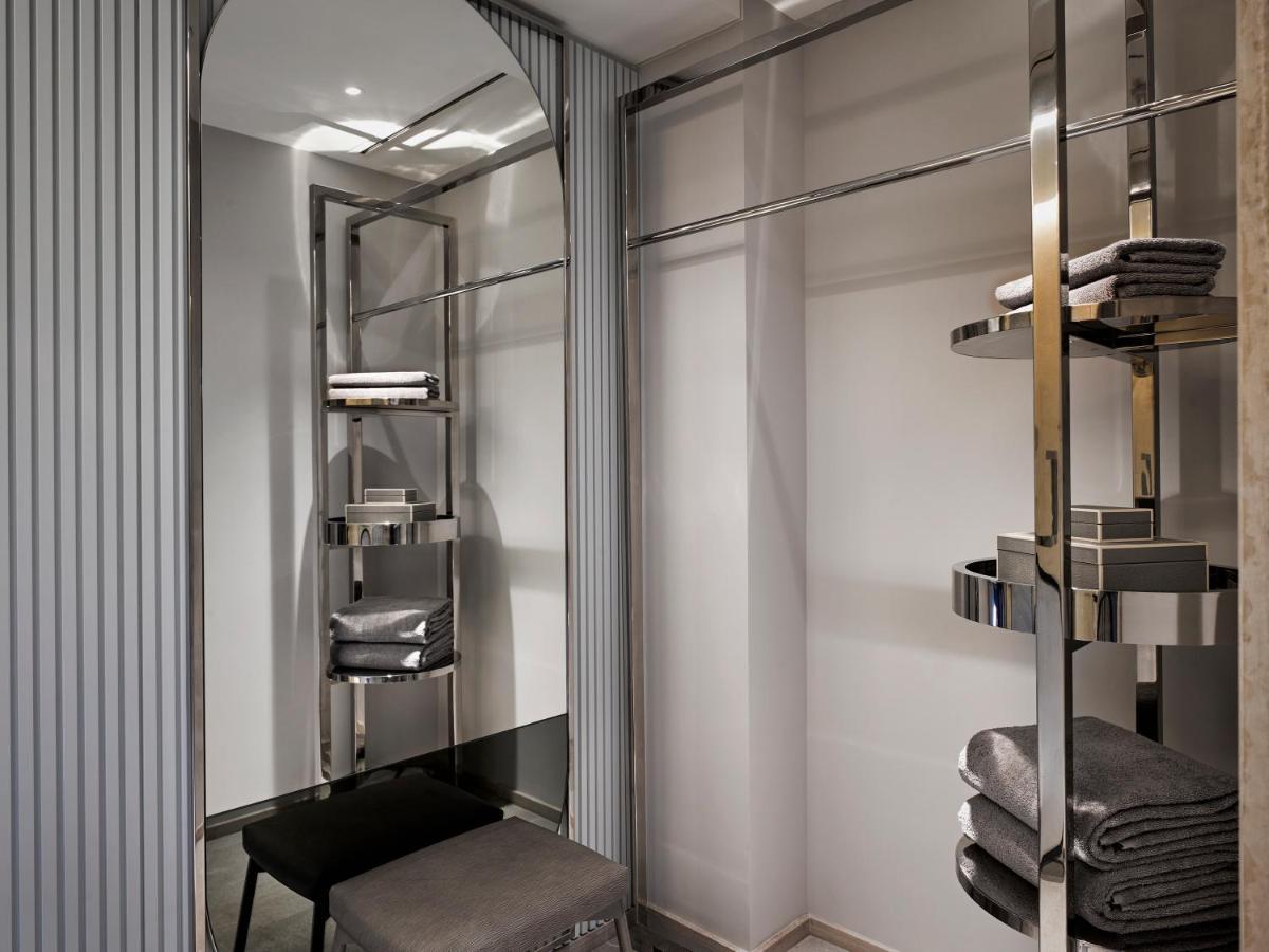 Hyatt Regency Al Kout Mall Kuwait City Exterior foto Bathroom
