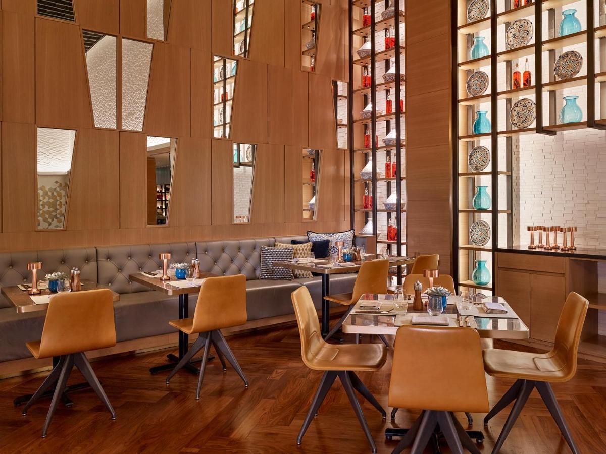Hyatt Regency Al Kout Mall Kuwait City Exterior foto The interior of the restaurant