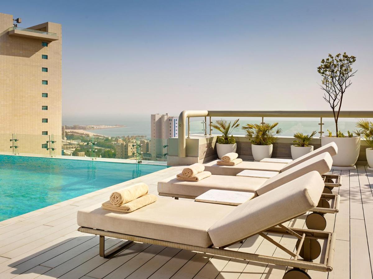 Hyatt Regency Al Kout Mall Kuwait City Exterior foto The pool at the Westin Jerusalem